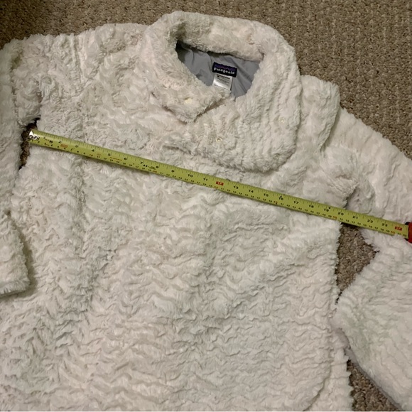 Patagonia Women's Plush Teddy Jacket in White - Picture 9 of 12